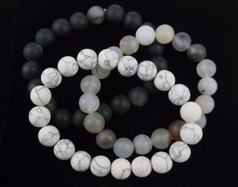 3 New Healing Genuine Howlite Agate Gemstone Bracelet 10mm (1 of 2)