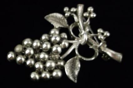 Mint Vintage 1960s Grapevine Brooch