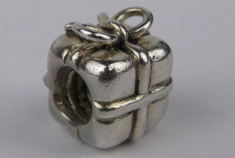 Mint Vintage Pandora Sterling Silver Christmas Charm Bead Present (1 of 2)