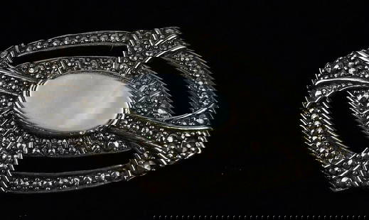 Mint Vintage 1970s MOP Brooch: Mint Condition, In Like New Condition, Perfect