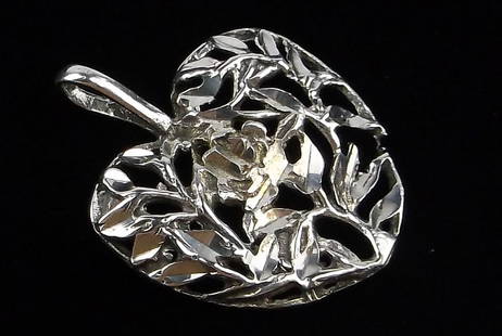 Gorgeous Vintage 14kt White Gold Heart Pendant 1.30g: 14kt gold in excellent condition