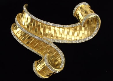 RARE 1941 Alfred Philippe Crown Trifari Ribbon Fur Clip Brooch