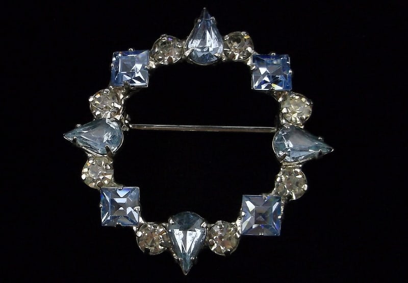 New Vintage 1970s B David Rhinestone Brooch (1 of 2)