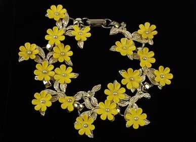 Gorgeous Vintage 1950s Celluloid Flower Bracelet 8"