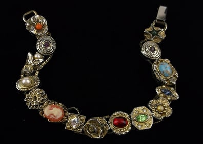 Stunning Vintage Thick Cameo Bee Charm Bracelet 7.5"