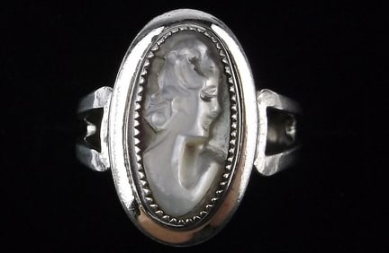 Mint 1960s Sarah Coventry Sterling Silver MOP Cameo Ring 5.5