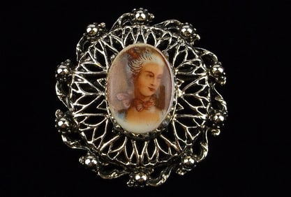 New Vintage 1960s Cameo Brooch