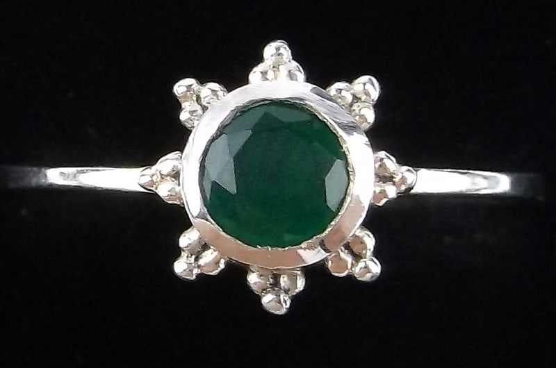 New Sterling Silver Green Chalcedony Snowflake Ring 7: Solid Sterling Silver Guaranteed, in Brand New Never Worn Condition.