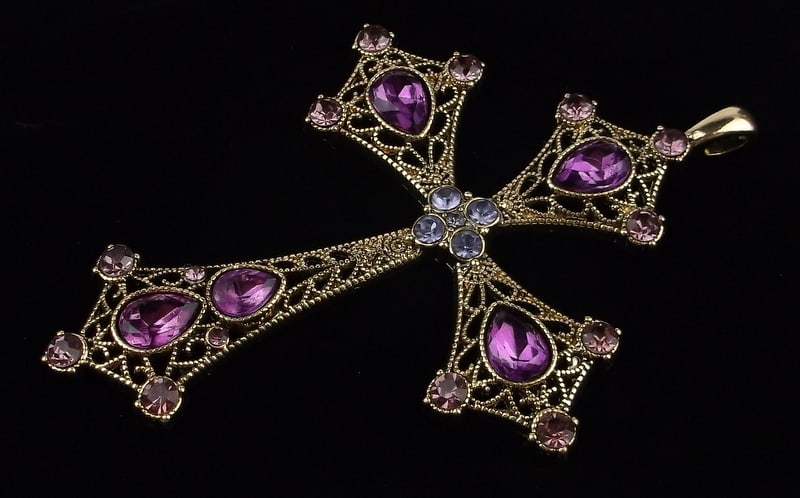 New Boxed Big Monet Rhinestone Cross Pendant (1 of 2)