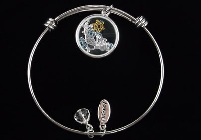 New Boxed Disney Frozen Olaf Snowman Bracelet $60