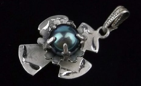 Mint 1950s Sterling Silver 6mm Peacock Black Pearl Cross Pendant