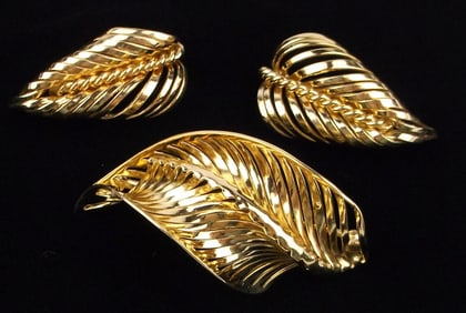 New Vintage 1960s Napier Brooch Earrings Set