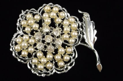 New Big Vint 1950s Rhinestone Faux Pearl Flower Brooch