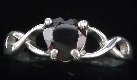 Mint Vintage Sterling Silver Garnet Heart Ring 6.75