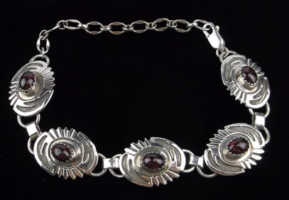 Mint Vint Navajo Larry Moses Yazzie Sterling Garnet Bracelet 9"