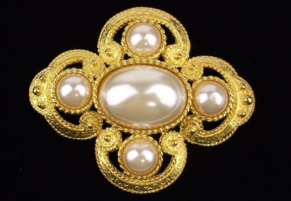 Mint Big Vintage Lady Remington Faux Pearl Brooch