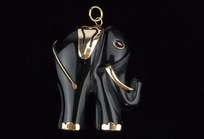 Big Mint Vintage 14kt Gold Black Jade Elephant Pendant