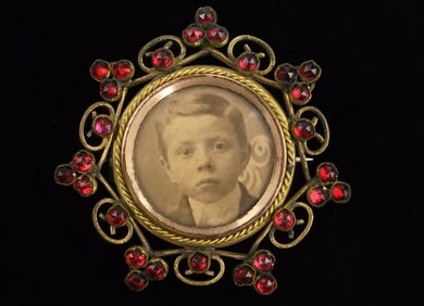 VERY RARE 1880s Victorian Child Mourning Brooch Garnet