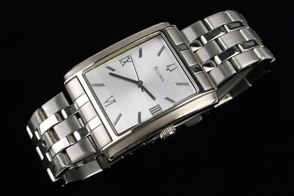 Mint Big Mens Bulova Wristwatch Works Great New Battery