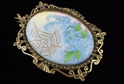 Mint Vintage 1950s Hand Painted Flower Spiderweb Pendant