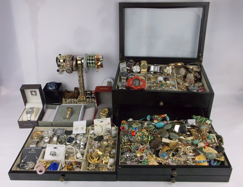 HUGE Vintage Estate Jewelry Box Lot FULL Of Vintage Jewelry: A Huge Vintage Estate jewelry Box Lot Full Of Vintage Jewelry. Full of Various Rings, Necklaces, Bracelets, Brooches, Earrings, and Watches. Watches from Michael Kors, Bulova, Tag Heuer, Seiko, Fossil