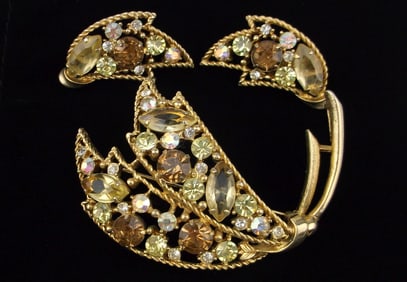 Big Mint Vintage 1960s Emmons Rhinestone Brooch Earrings Set