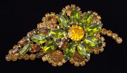 Big Mint Vintage 1960s Rhinestone Brooch Juliana?