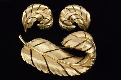 New Vintage 1960s Crown Trifari Brooch Earrings Set