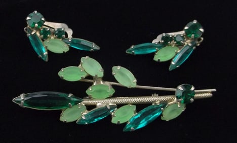 Stunning Vintage 1960s Juliana Rhinestone Brooch Earrings Set