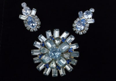Stunning Vintage 1950s Weiss Rhinestone Brooch Earrings Set