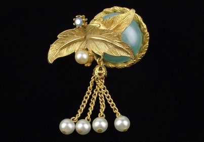 Mint vintage 1950s Lucite Rhinestone Sway Brooch