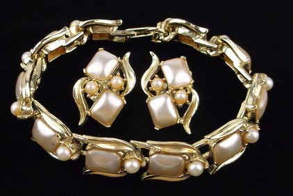Stunning Vint 1950s Celluloid Bracelet Earrings Set
