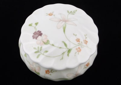 Mint Vintage Wedgewood Porcelain Flower Powder Box