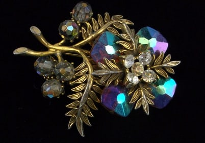 Stunning Vintage 1960s Hollycraft Rhinestone Crystal Brooch