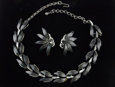 Stunning 1950s Claudette Lucite Necklace Earrings Set 16"