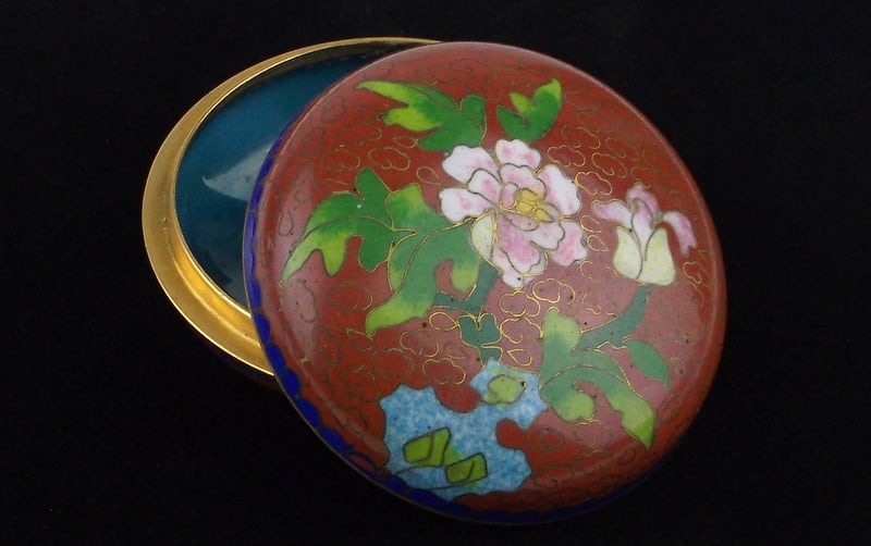 Stunning Vintage Cloisonne Trinket Box: excellent condition