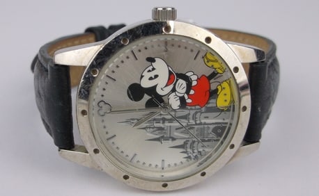 Gorgeous Disney World Mickey Mouse Watch Works Great Lim Edition