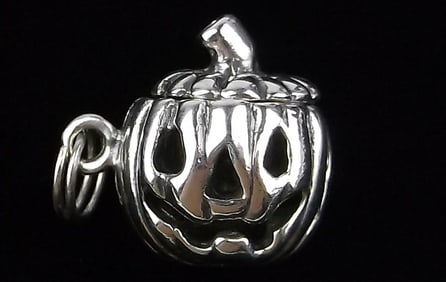 Mint Vint Sterling Silver Jack O Lantern Opening Top Pendant Charm Halloween