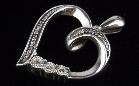 Mint Vint Thick Sterling Silver Diamond Heart Pendant