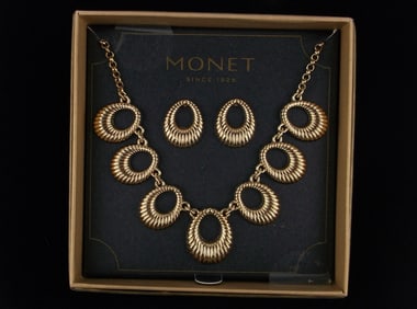 New Boxed Monet Necklace and Earrings Set 20"