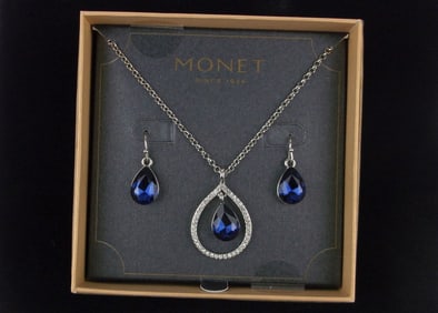 New Boxed Monet Rhinestone Necklace Earrings Set 20"