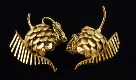 Stunning vintage 1960s Pine Cone Pine Tree Earrings