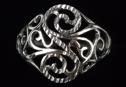 Stunning Vintage Sterling Silver Initial S Ring 8