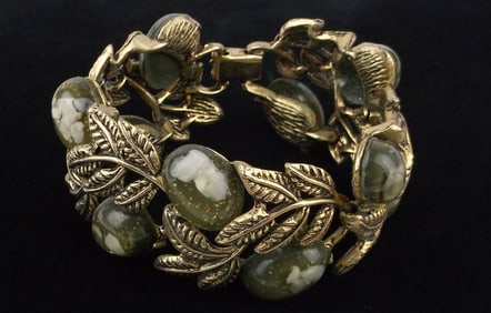 Mint vintage 1960s Lucite Rhinestone Bracelet 7"