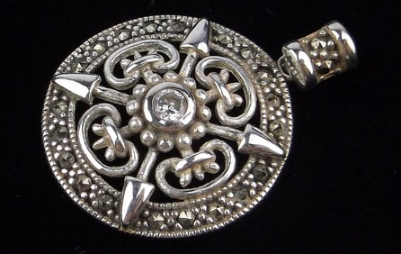 Stunning Vintage Thick Sterling Silver Arrows Pendant