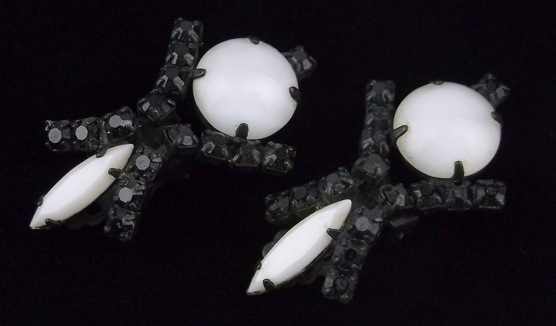 Mint Vintage 1950s Rhinestone Drop Earrings (1 of 3)