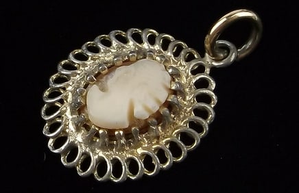 Stunning Vintage Gold Over Sterling Cameo Pendant
