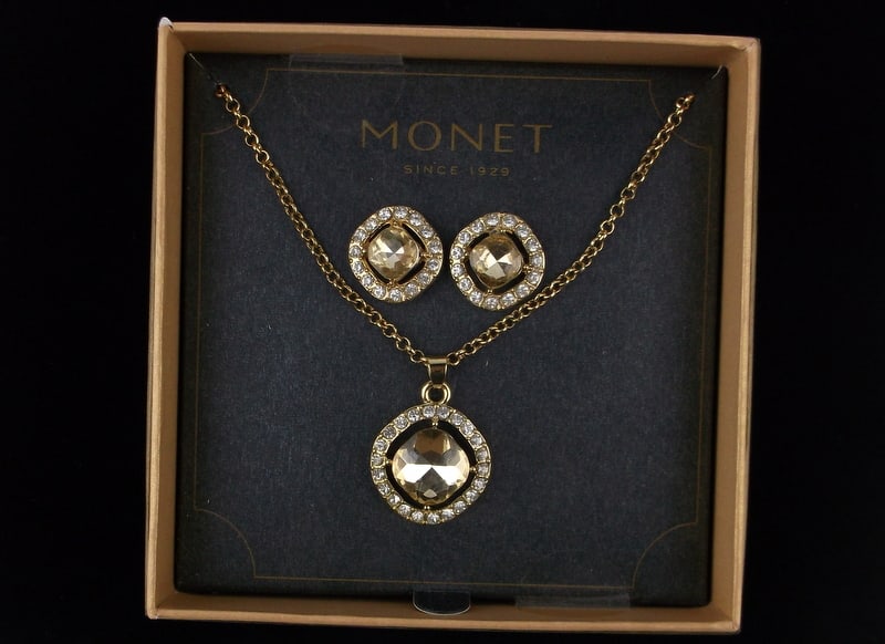 New Boxed Monet Rhinestone Necklace Earrings Set 20" (1 of 2)