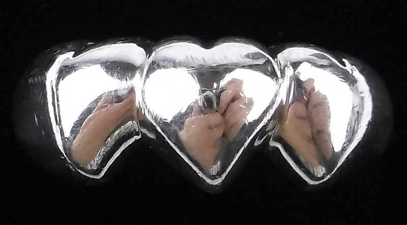 Stunning Vintage Sterling Silver Triple Heart Ring 7 (1 of 2)