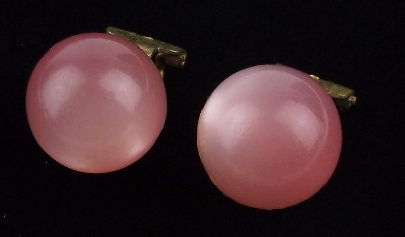Gorgeous Vintage 1940s Pink Lucite Ball Earrings: excellent condition